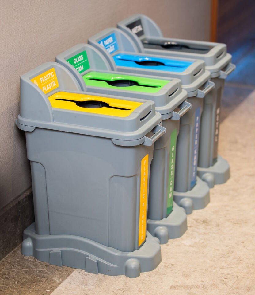 Geri Dönüşüm Kovası Kilitli Kapaklı Set 4*70 Lt