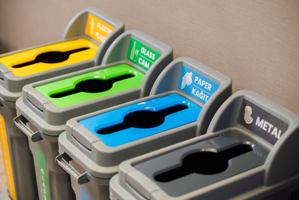 Geri Dönüşüm Kovası Kilitli Kapaklı Set 4*70 Lt